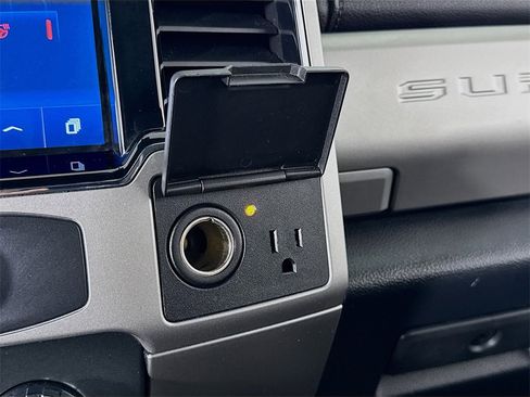 Used 2022 Ford F350 Lariat image 26