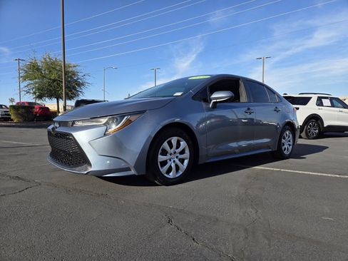 Used 2021 Toyota Corolla LE image 2