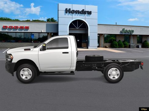 Used 2024 RAM 3500 Tradesman AWD/4WD image 3