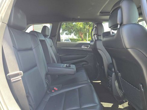 Used 2021 Jeep Grand Cherokee Limited AWD/4WD image 12