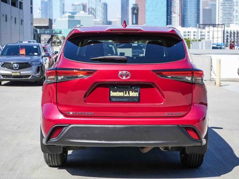 Used 2023 Toyota Highlander XLE AWD/4WD image 7