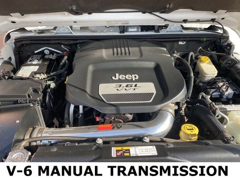 Used 2013 Jeep Wrangler Unlimited Sahara image 39