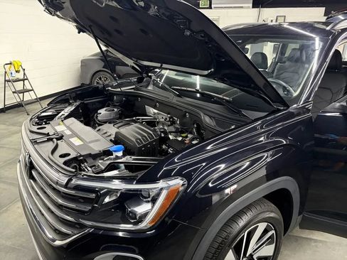 Used 2025 Volkswagen Atlas SE AWD/4WD image 34