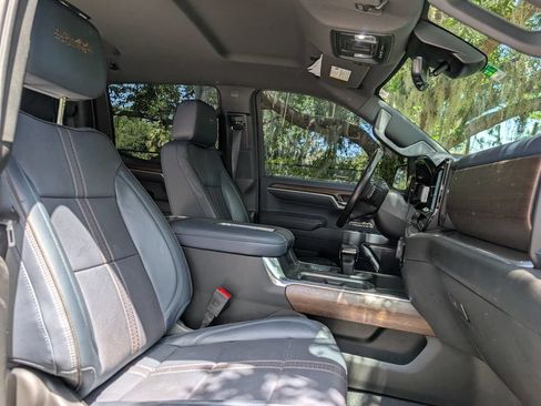 Used 2022 Chevrolet Silverado 1500 High Country w/ Technology Package AWD/4WD image 21