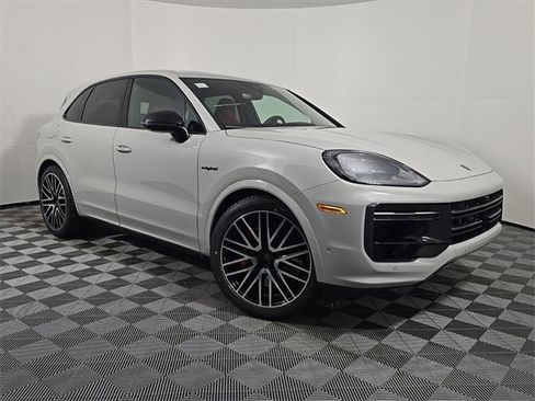 New 2026 Porsche Cayenne Turbo image 9
