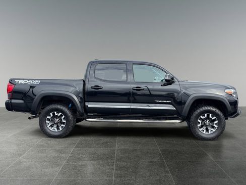 Used 2019 Toyota Tacoma TRD Off-Road w/ TRD Premium Off Road Package image 8