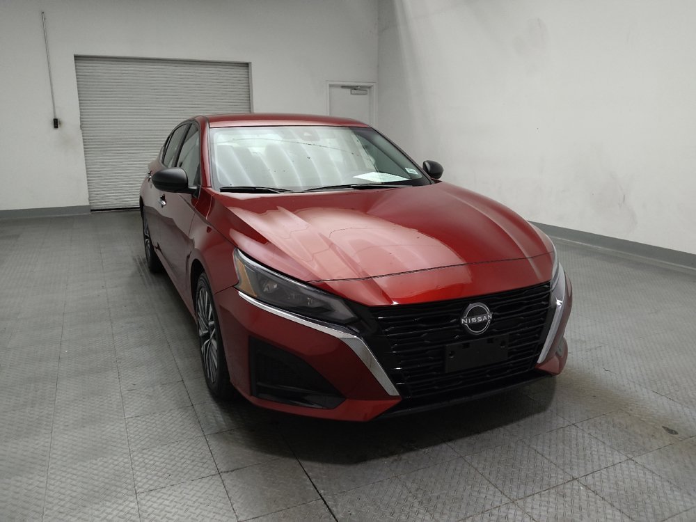 Used 2025 Nissan Altima 2.5 SV FWD image 14