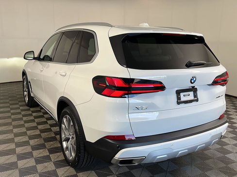 Used 2024 BMW X5 xDrive40i AWD/4WD image 9