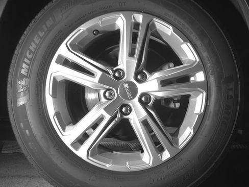 Used 2024 GMC Terrain SLE FWD image 15