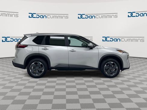 Used 2025 Nissan Rogue SV image 9