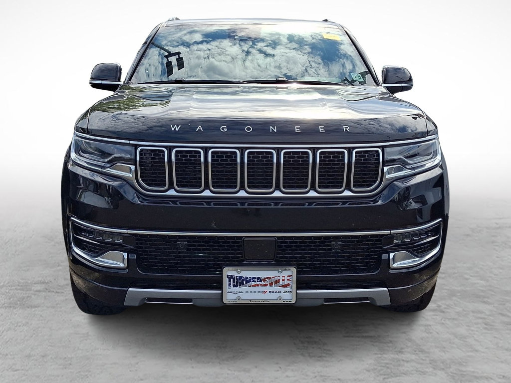 Used 2022 Jeep Wagoneer Series II w/ Premium Group I AWD/4WD image 2