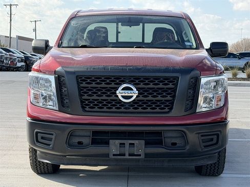 Used 2018 Nissan Titan S image 9