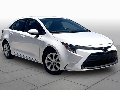 Used 2025 Toyota Corolla LE FWD image 3