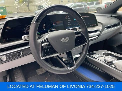 Used 2024 Cadillac Lyriq Luxury AWD/4WD image 7