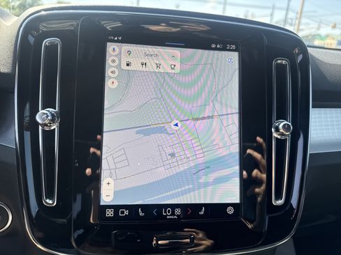 Used 2024 Volvo XC40 B5 Core image 27