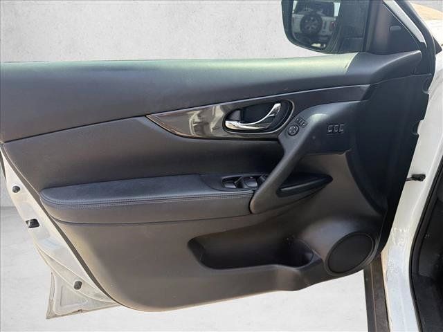 Used 2019 Nissan Rogue SV w/ Premium Package FWD image 9
