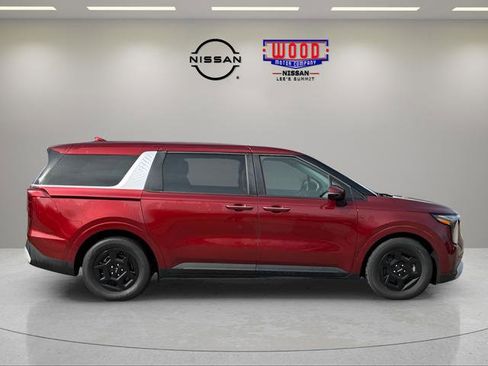 Used 2025 Kia Carnival image 2