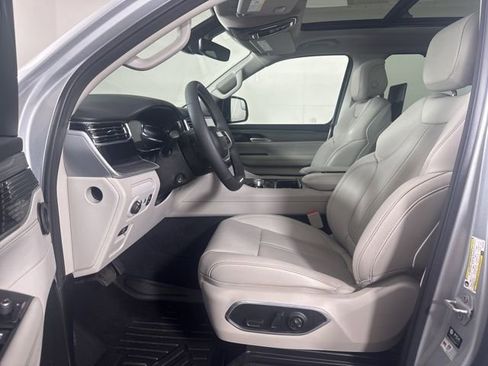 Used 2023 Jeep Wagoneer Series II w/ Convenience Group I image 11