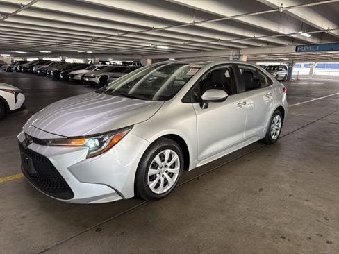 Used 2022 Toyota Corolla LE image 21