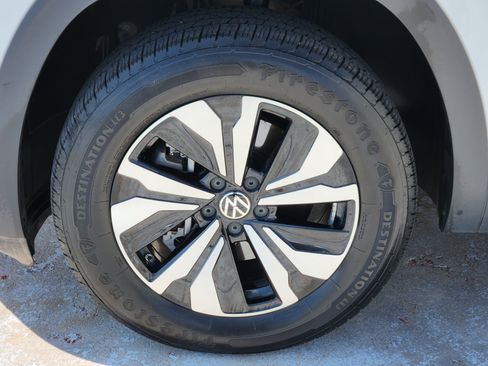 Used 2024 Volkswagen Atlas SE FWD image 14