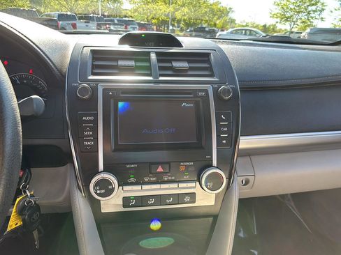 Used 2012 Toyota Camry LE FWD image 3