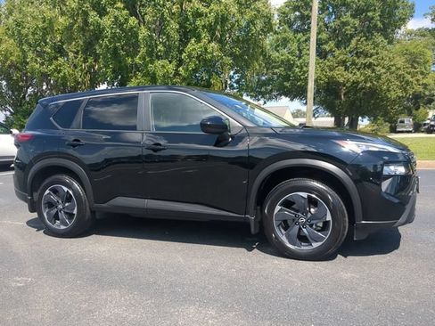 Used 2024 Nissan Rogue SV FWD image 2