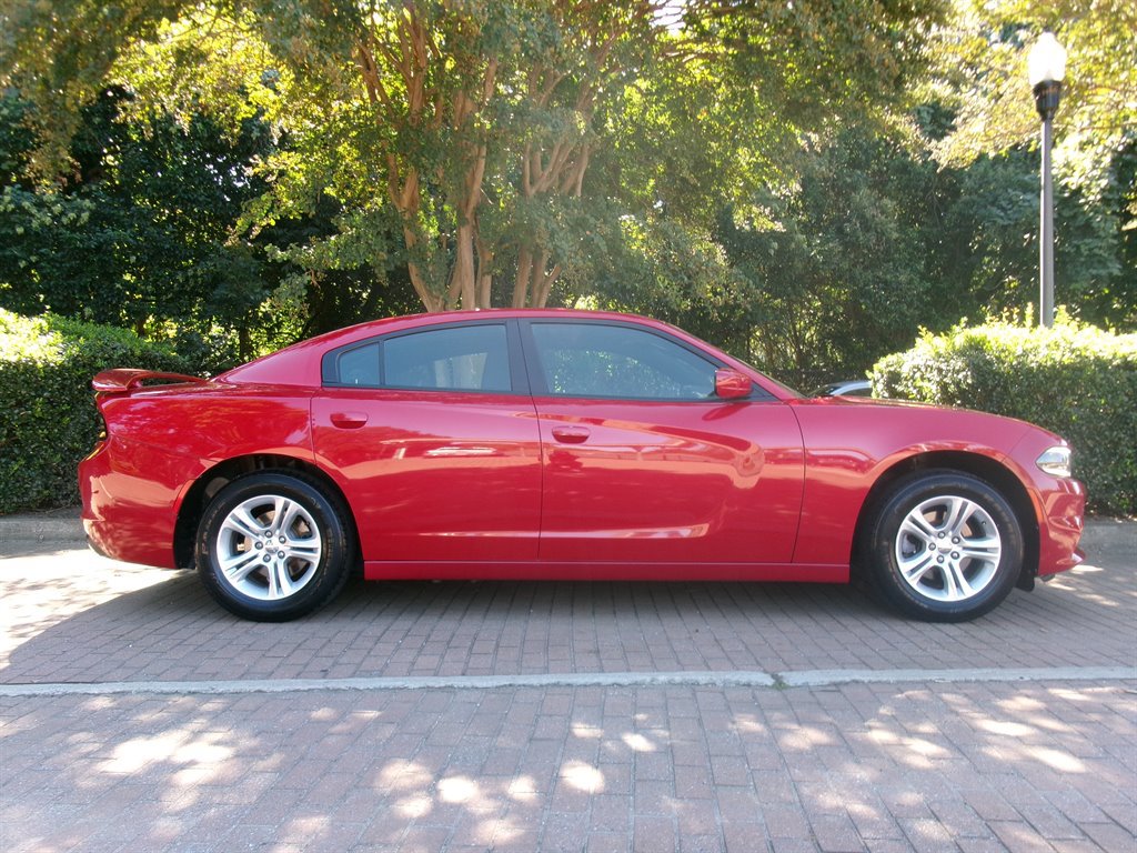 Used 2016 Dodge Charger SE RWD image 8