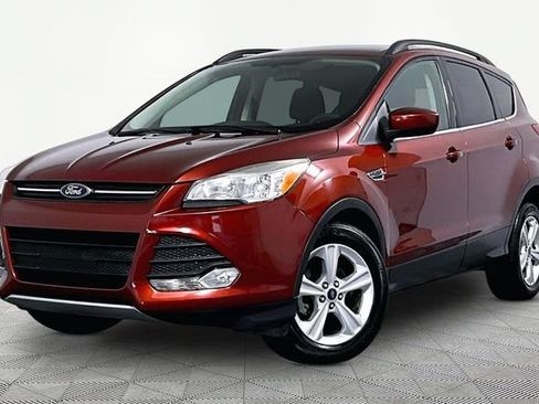 Used 2014 Ford Escape SE w/ Equipment Group 201A FWD image 2