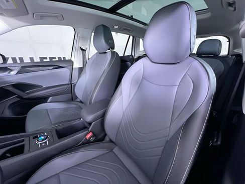 Used 2025 Volkswagen Tiguan SE image 11