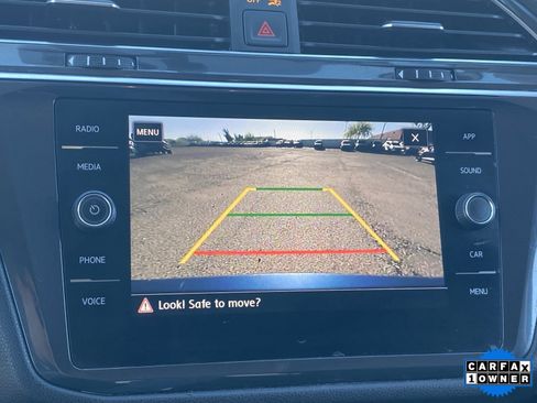 Used 2020 Volkswagen Tiguan SE image 28