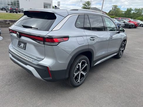 New 2025 Volkswagen Tiguan SE image 6