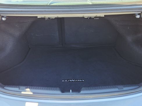 Used 2015 Hyundai Elantra SE FWD image 11