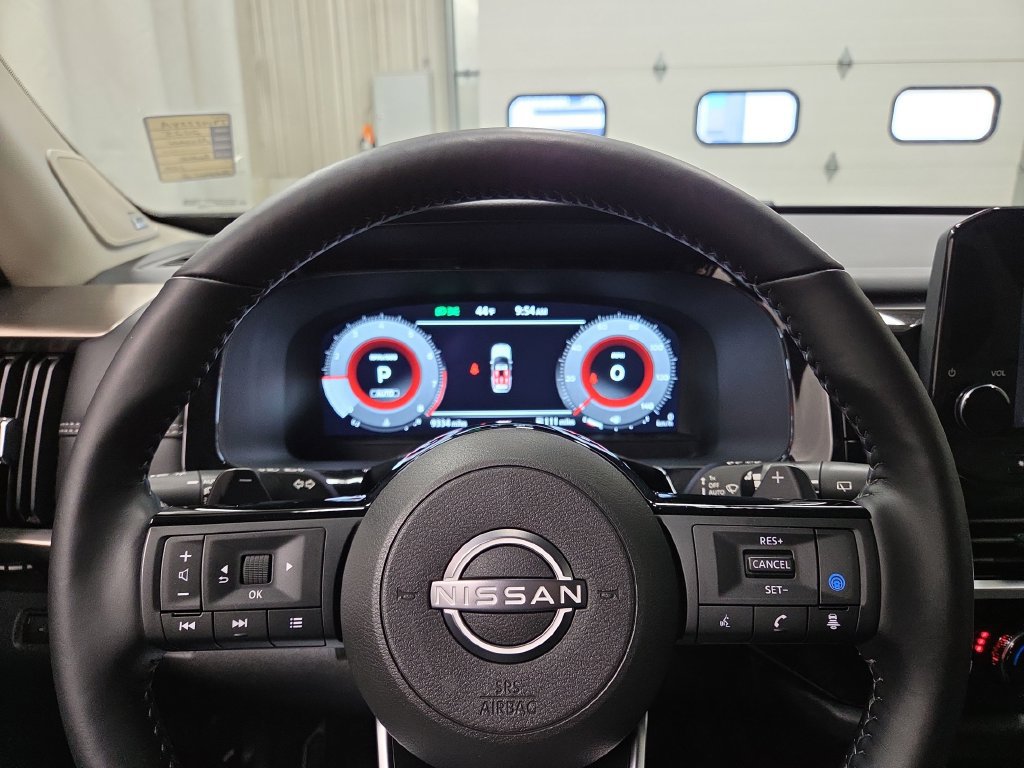 Used 2025 Nissan Pathfinder Platinum AWD/4WD image 23