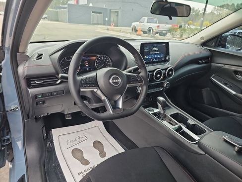 Used 2025 Nissan Sentra SR image 17