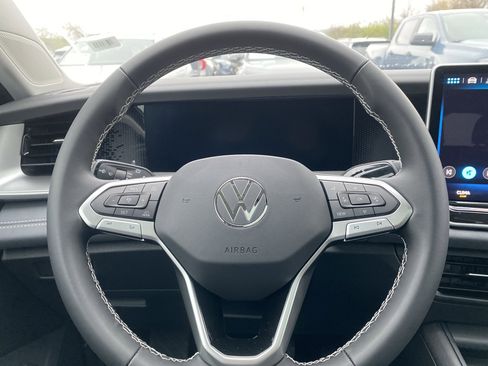 New 2025 Volkswagen Tiguan SE image 14