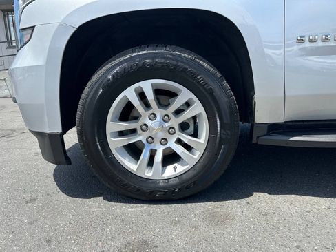 Used 2017 Chevrolet Suburban LT RWD image 8