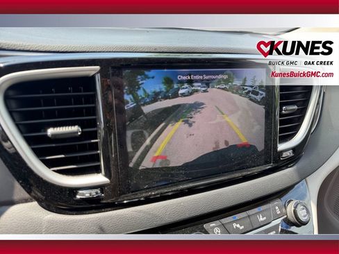 Used 2024 Chrysler Pacifica Touring-L FWD image 29