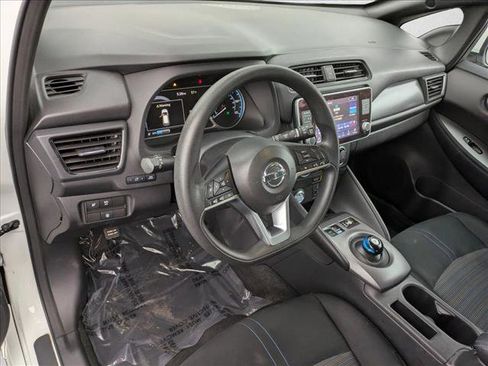 Used 2022 Nissan Leaf S image 10