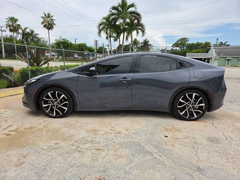 Used 2024 Toyota Prius Prime Premium FWD image 8