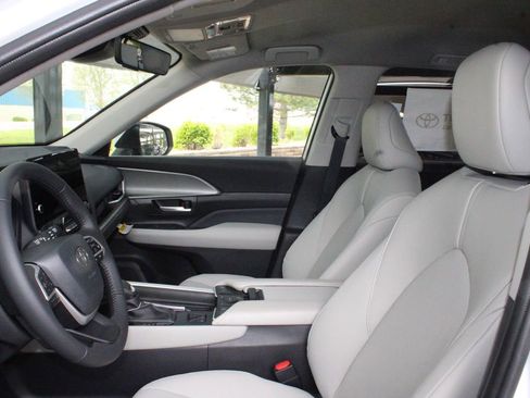 New 2026 Toyota Grand Highlander AWD image 6