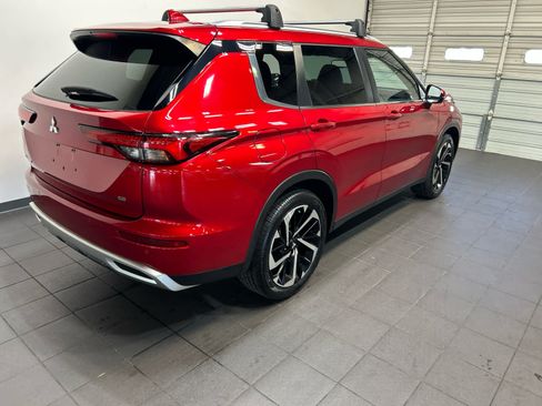 Used 2022 Mitsubishi Outlander SE FWD image 3