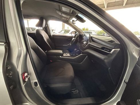 Used 2023 Toyota Highlander L image 29