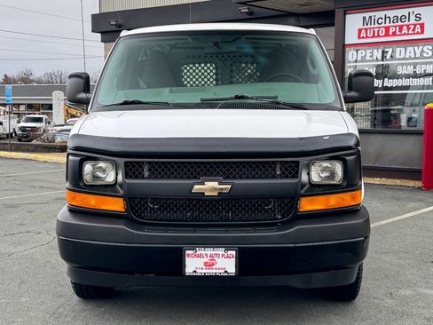 Used 2017 Chevrolet Express 2500 image 9