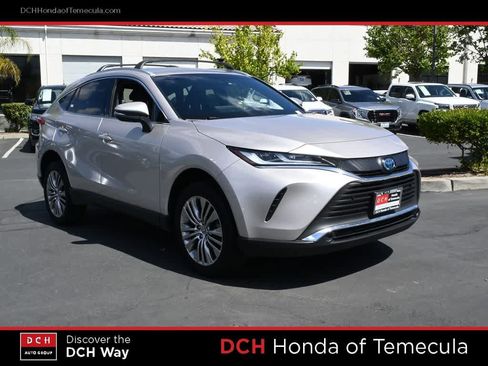Used 2022 Toyota Venza XLE AWD/4WD image 3