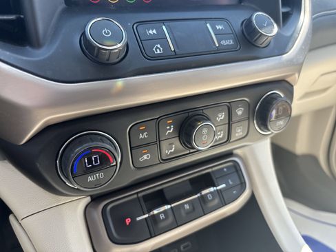 Used 2023 GMC Acadia Denali w/ Denali Ultimate Package FWD image 18