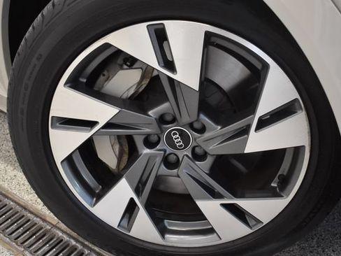 Used 2021 Audi e-tron Premium w/ Convenience Plus Package AWD/4WD image 29