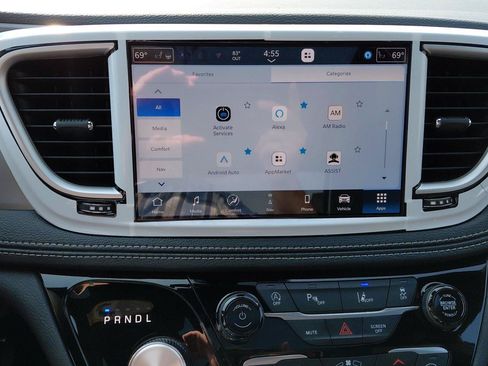 New 2027 Chrysler Pacifica Limited w/ Family Tech Group AWD/4WD image 39