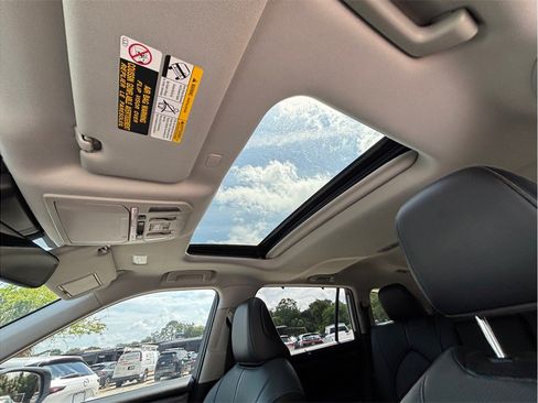 Used 2021 Toyota Highlander Limited FWD image 39