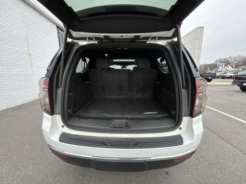 Used 2023 Chevrolet Suburban LT w/ Luxury Package image 22