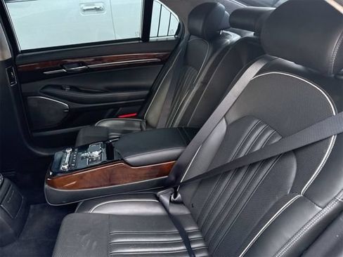 Used 2017 Genesis G90 3.3T Premium RWD image 5